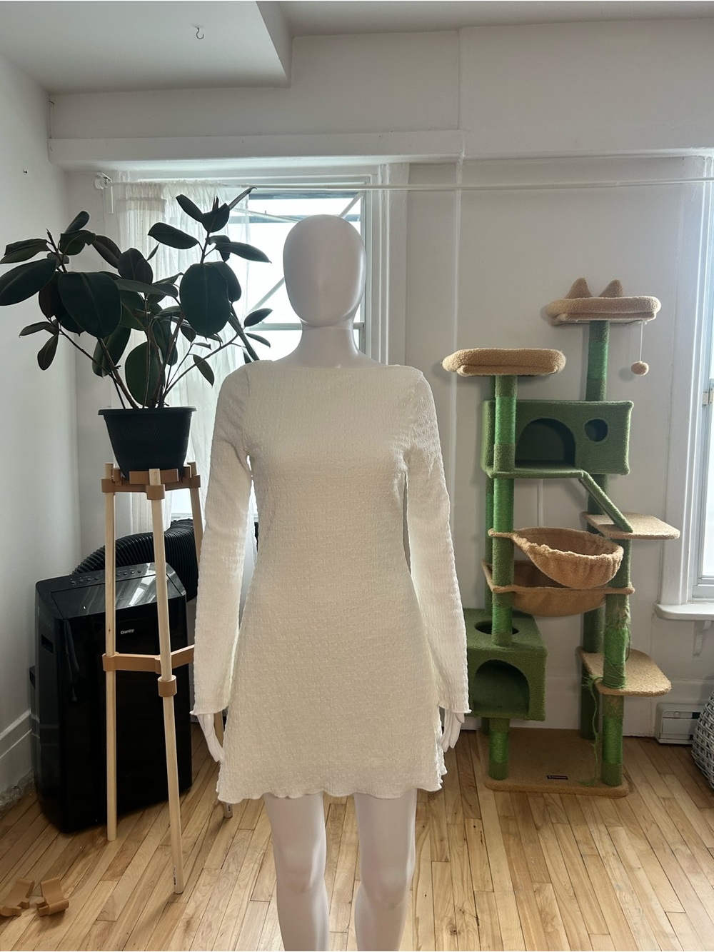 Women's White Long-Sleeve Textured Mini Dress